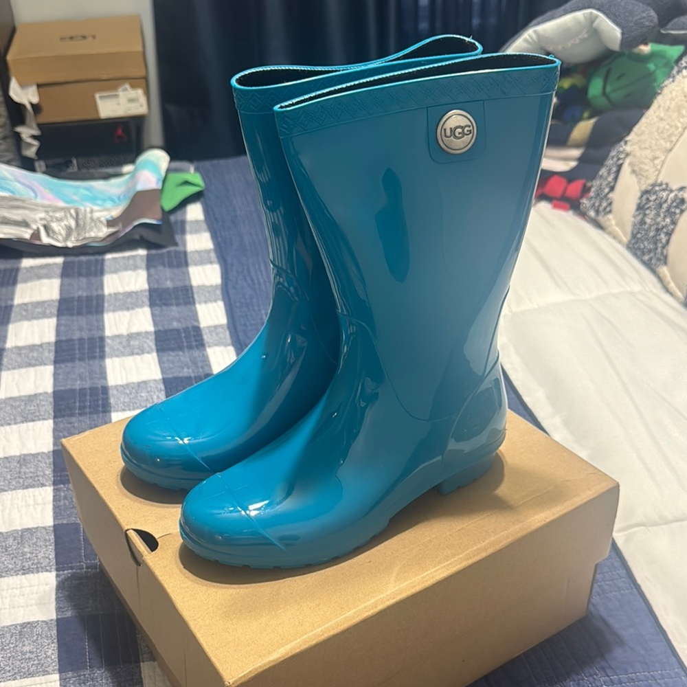 UGG  rain boots